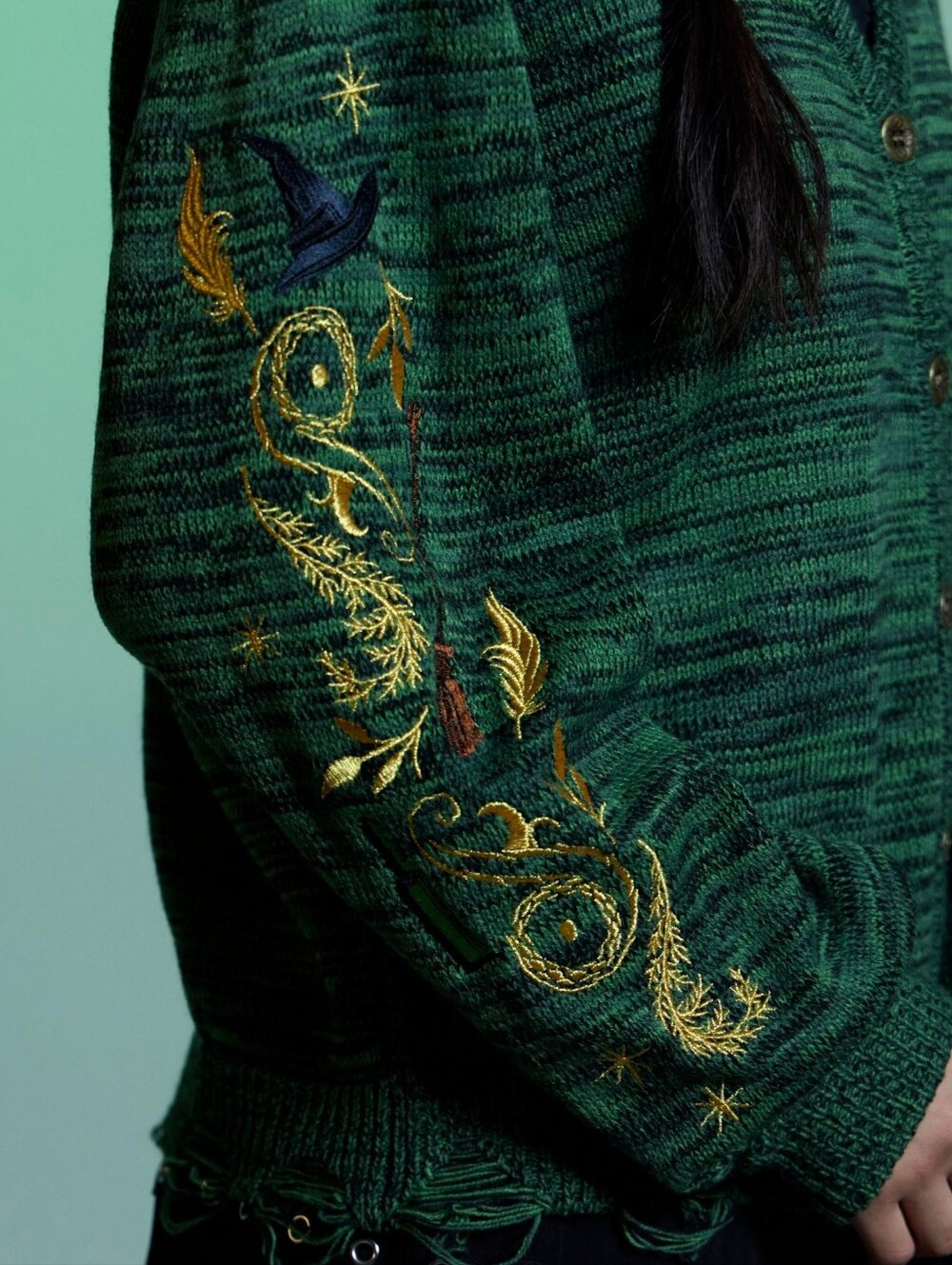 Her Universe Elphaba Wicked Embroidered Sweater Size Large - Picture 2 of 8